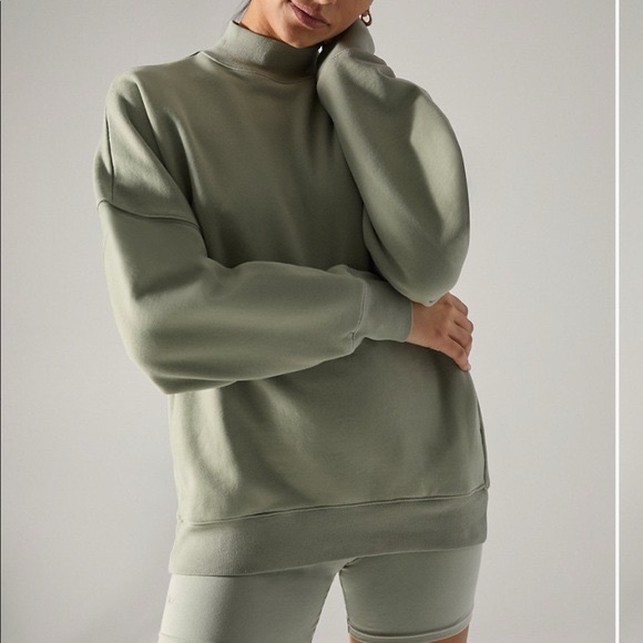 ARITZIA TNA Cozy Fleece Boyfriend Mock Sweatshirt IN taupe size 1 - Picture 2 of 8